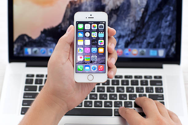Système iOS : tout savoir sur le système d'exploitation des appareils mobiles d'Apple 1 Système iOS : Système d'exploitation ou logiciel ?