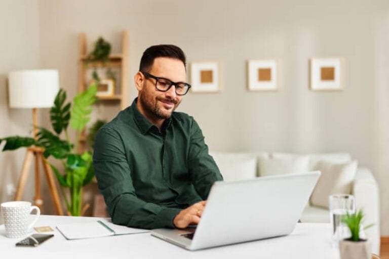 Correcteur d'orthographe : découvrez les 8 meilleurs outils pour les créateurs de contenus