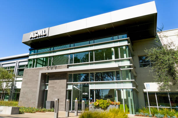 ASML investit dans Mistral AI : un signal fort pour la coopération technologique européenne 7 ASML : un pilier stratégique des semi-conducteurs
